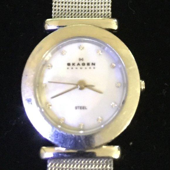 Skagen Women's Pink Mother of Pearl Dial Watch - Picture 2 of 5